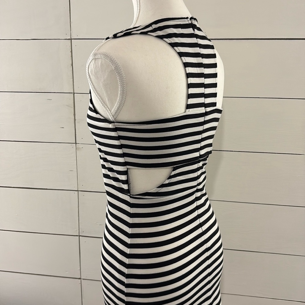 XOXO Black and White Sleeveless Sheath Mini Dress